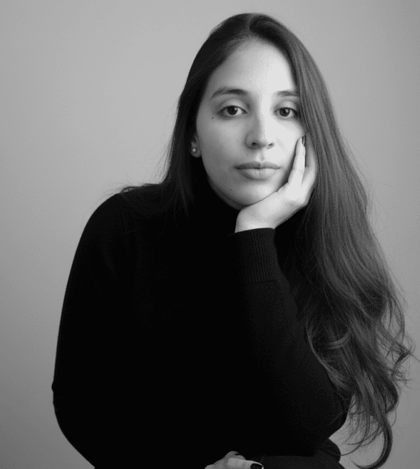 Karen Gil - Full-stack digital architect specializing in UX/UI design and web development